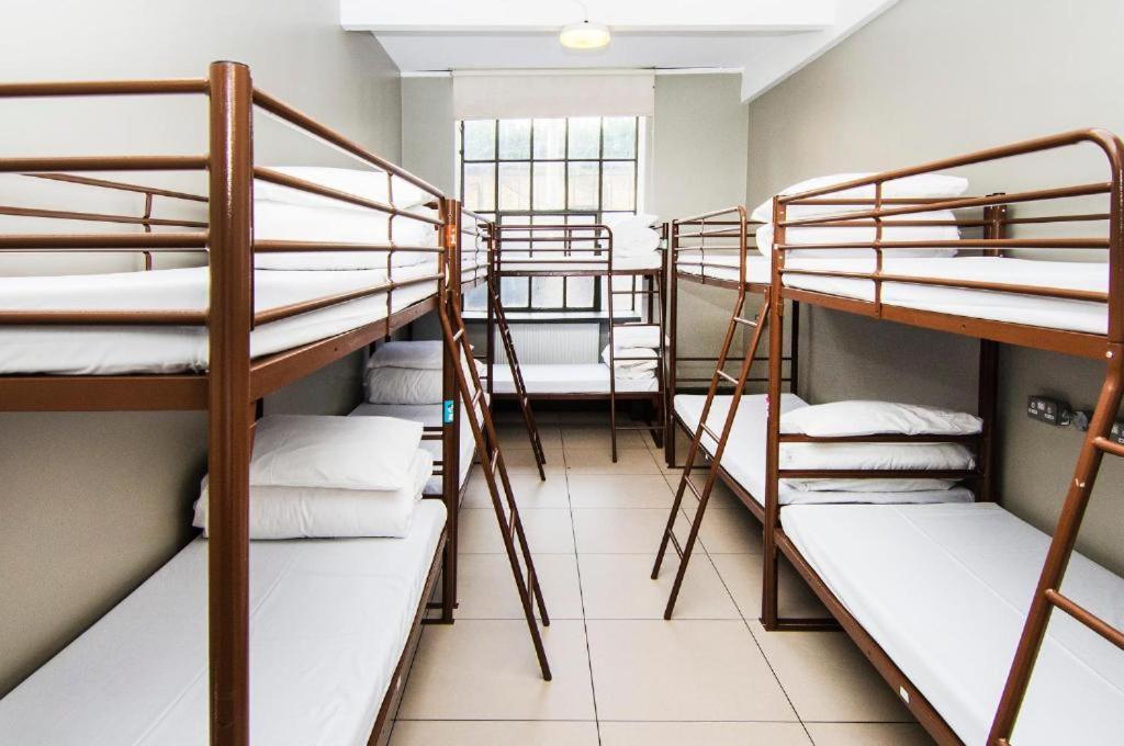 Rest Up Hostel Лондон Экстерьер фото