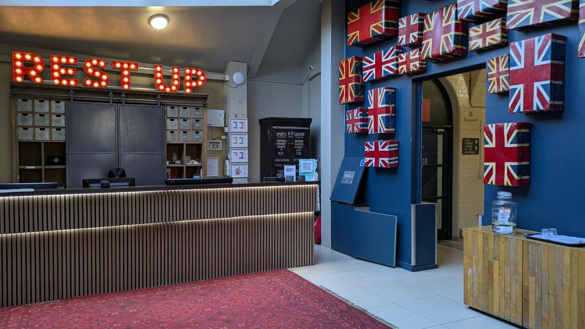 Rest Up Hostel Лондон Экстерьер фото