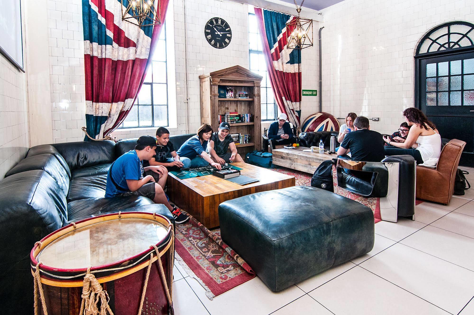 Rest Up Hostel Лондон Экстерьер фото